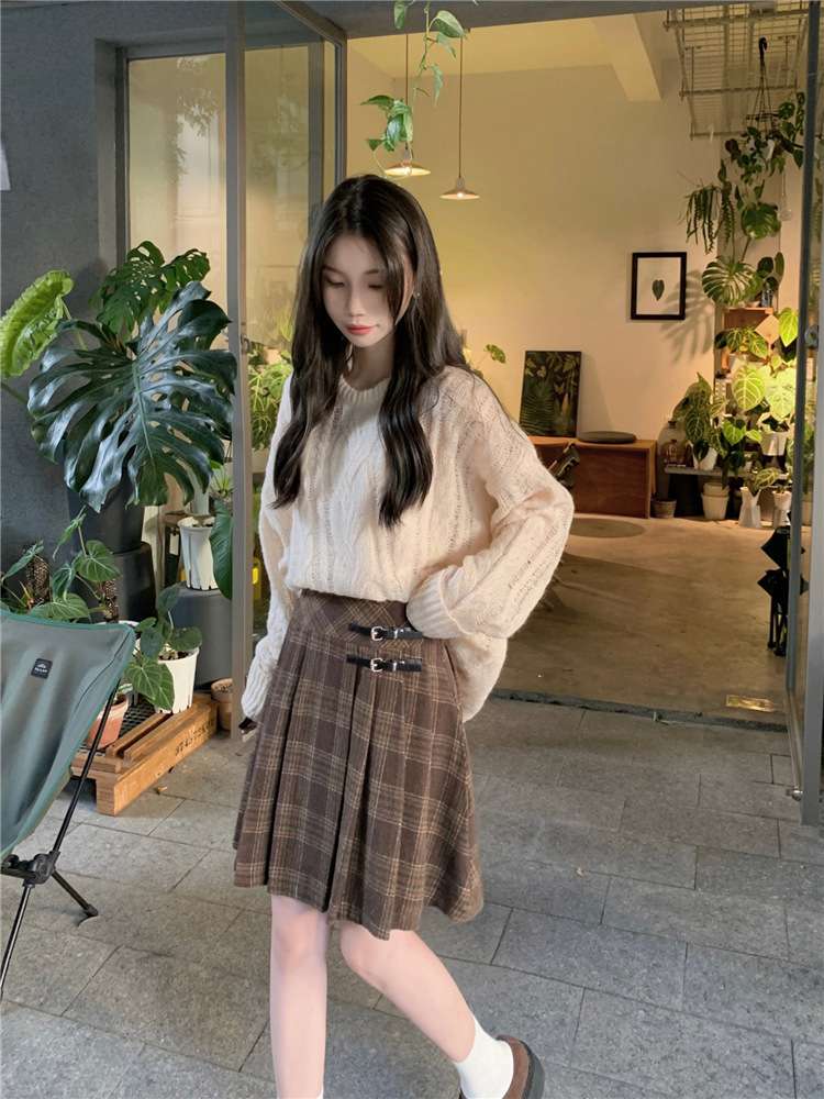 レトロ調バックル付きチェックスカート