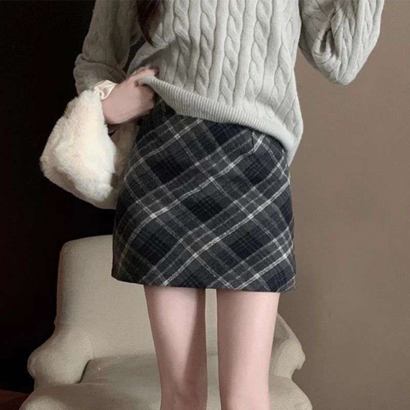 美しいチェック柄が目を引く万能スカート✨