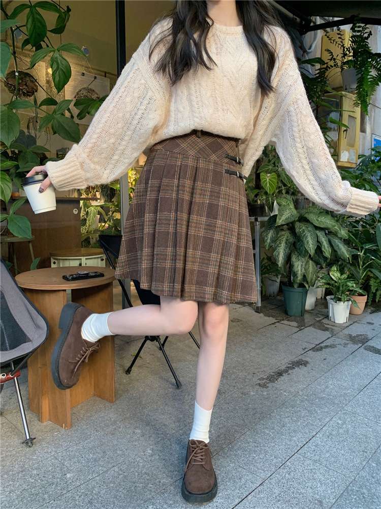 レトロ調バックル付きチェックスカート