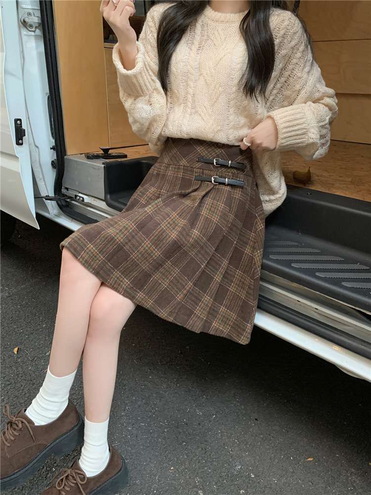 レトロ調バックル付きチェックスカート