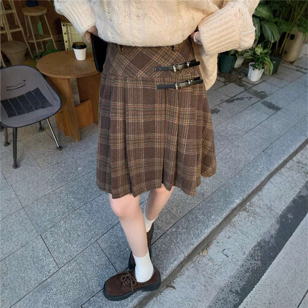 レトロ調バックル付きチェックスカート