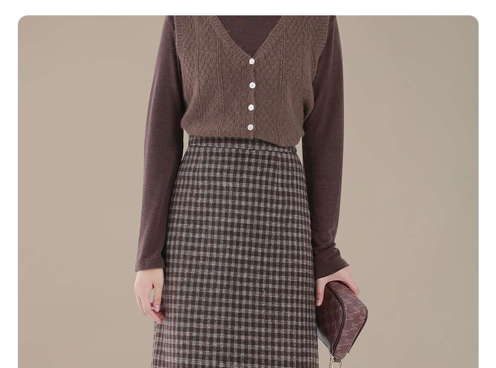 上品でシンプルなチェックスカート