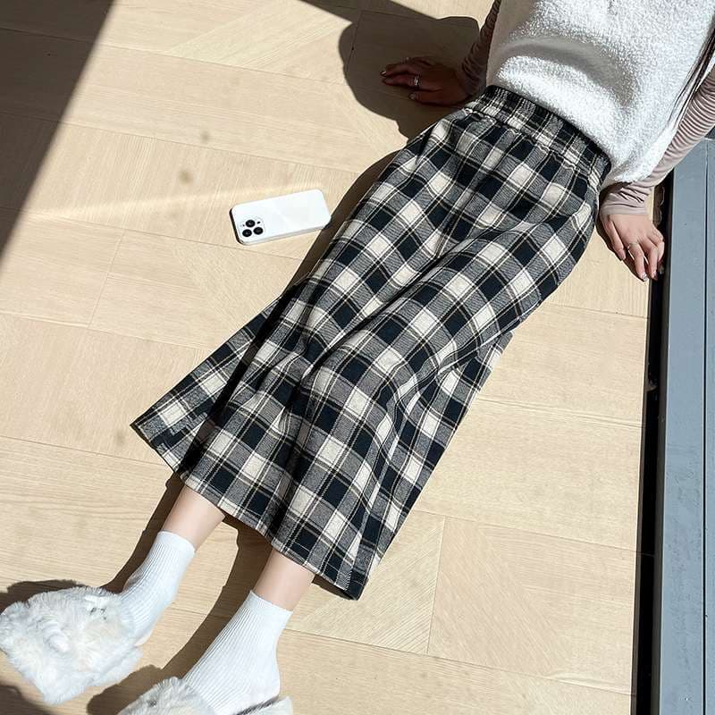リラックス感のあるゆったりチェックスカート