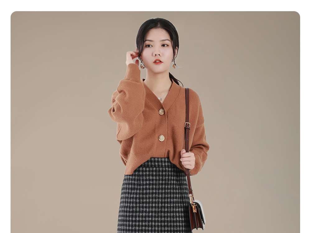 上品でシンプルなチェックスカート