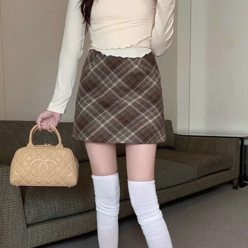 美しいチェック柄が目を引く万能スカート✨