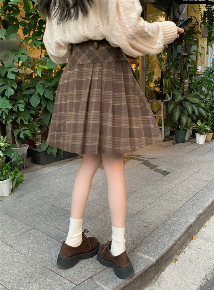 レトロ調バックル付きチェックスカート